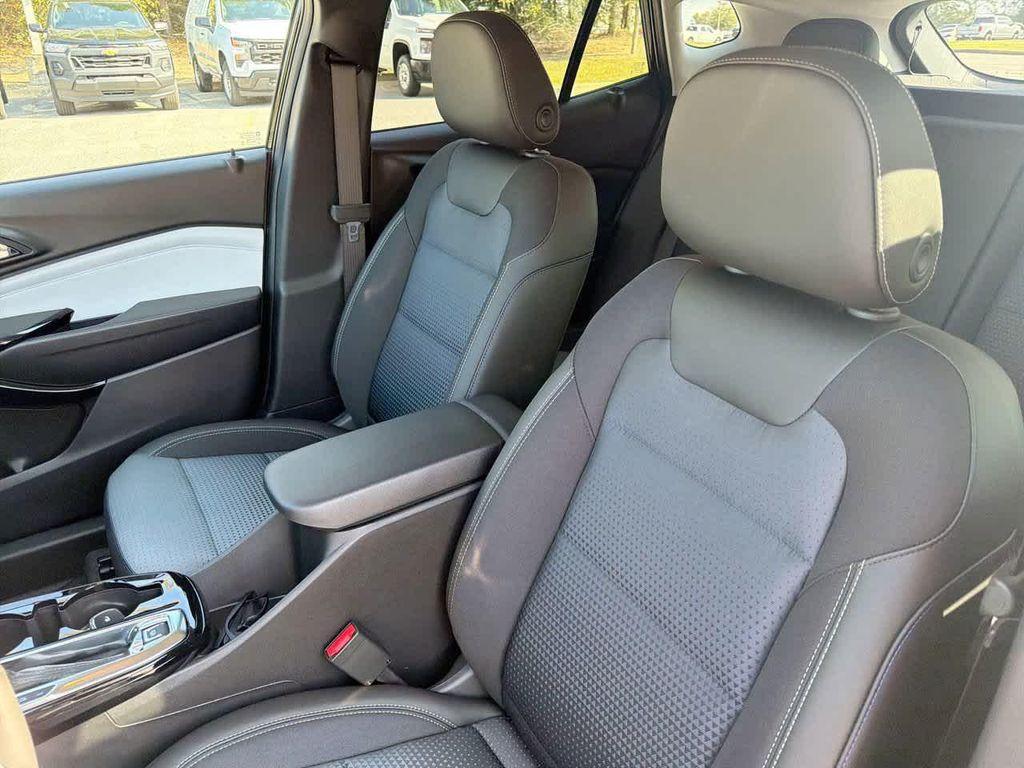 new 2026 Chevrolet Trax car, priced at $25,385