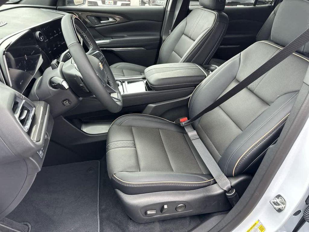 new 2026 Chevrolet Traverse car, priced at $55,285