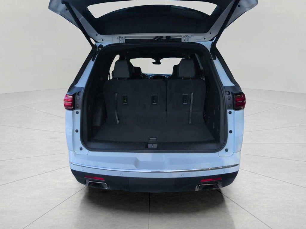 used 2022 Chevrolet Traverse car, priced at $31,400