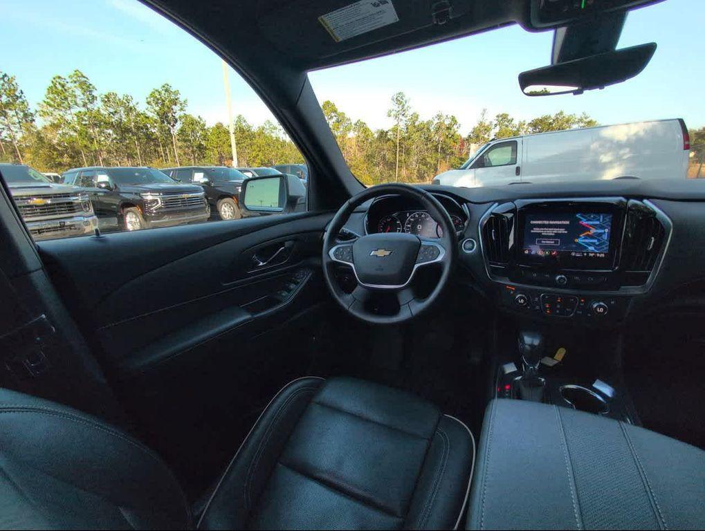 used 2022 Chevrolet Traverse car, priced at $32,655