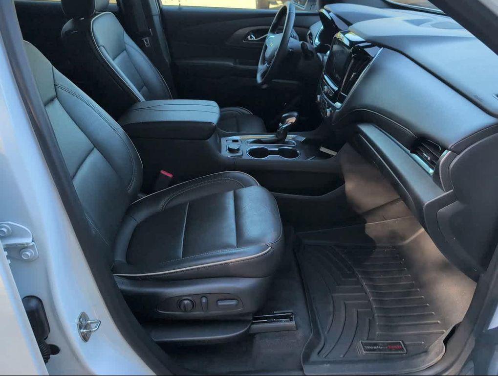 used 2022 Chevrolet Traverse car, priced at $32,655