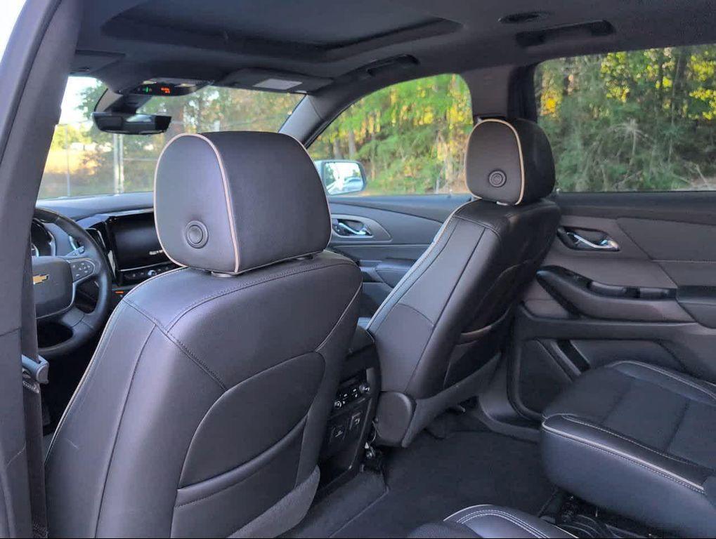 used 2022 Chevrolet Traverse car, priced at $32,655
