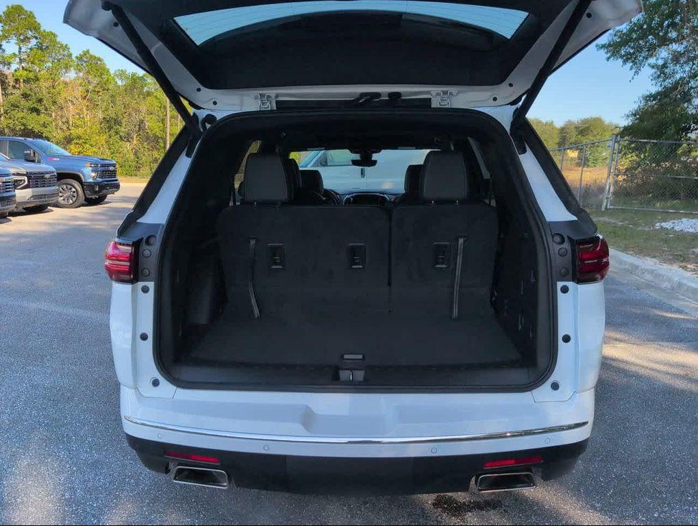 used 2022 Chevrolet Traverse car, priced at $32,655