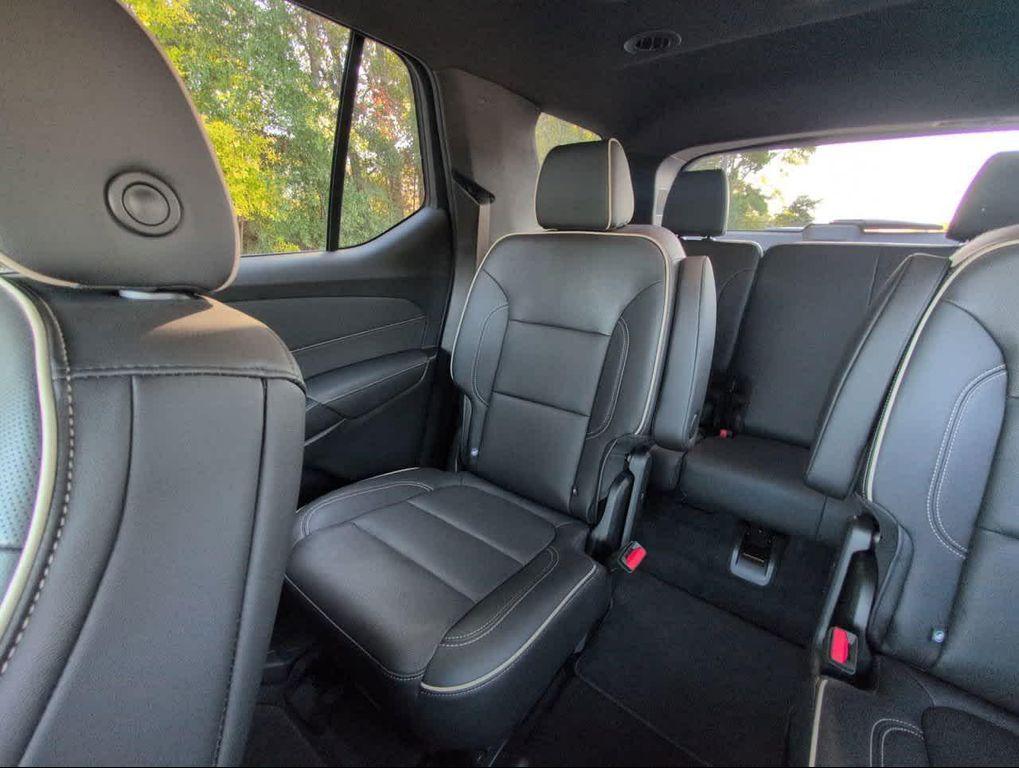 used 2022 Chevrolet Traverse car, priced at $32,655