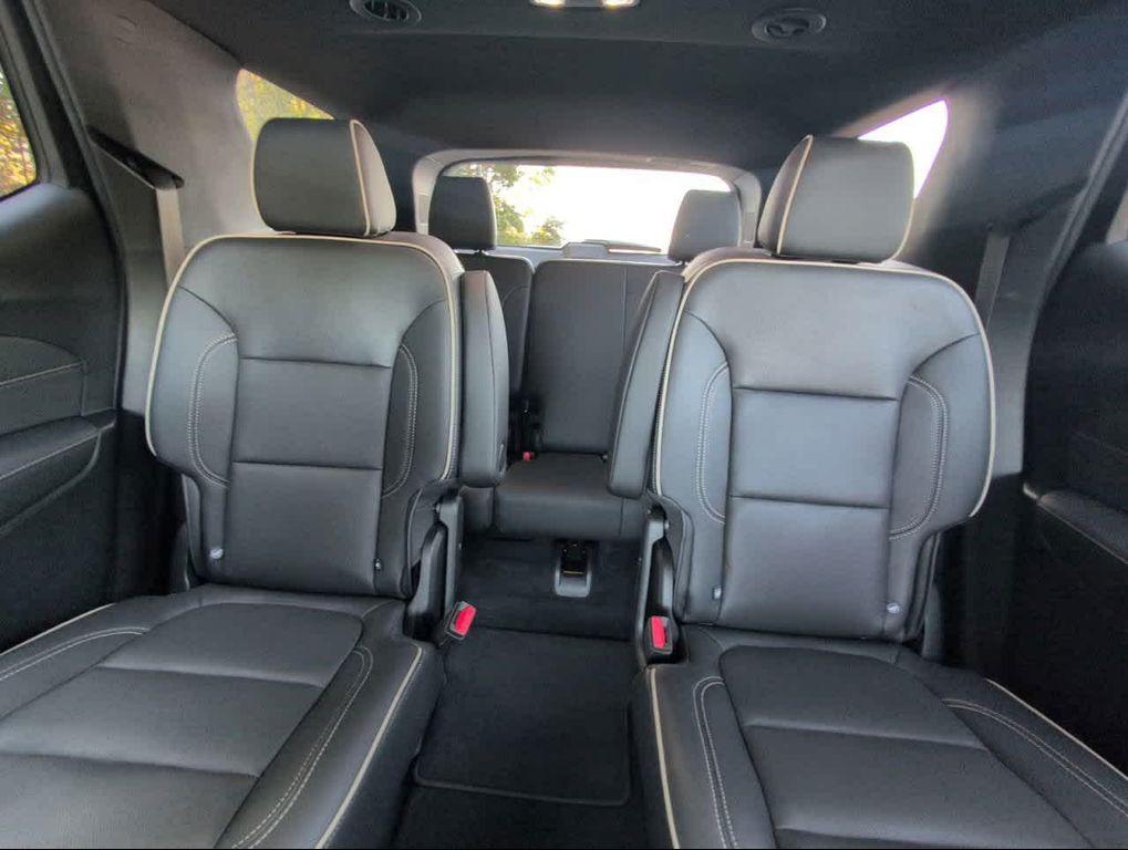 used 2022 Chevrolet Traverse car, priced at $32,655