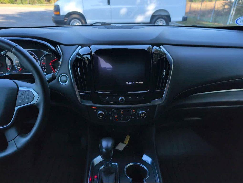 used 2022 Chevrolet Traverse car, priced at $32,655