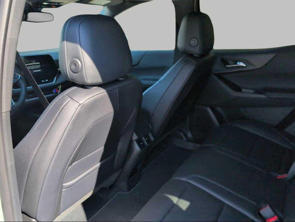 new 2026 Chevrolet Equinox car, priced at $29,502