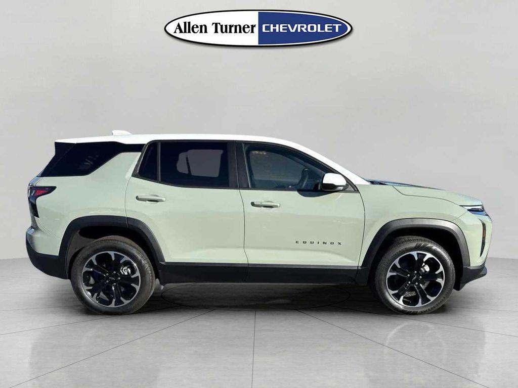 new 2026 Chevrolet Equinox car, priced at $30,514