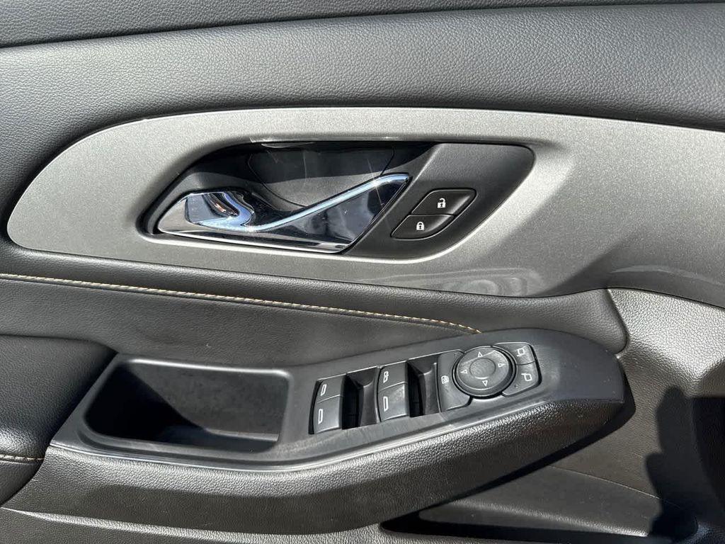 used 2021 Chevrolet Traverse car, priced at $19,899