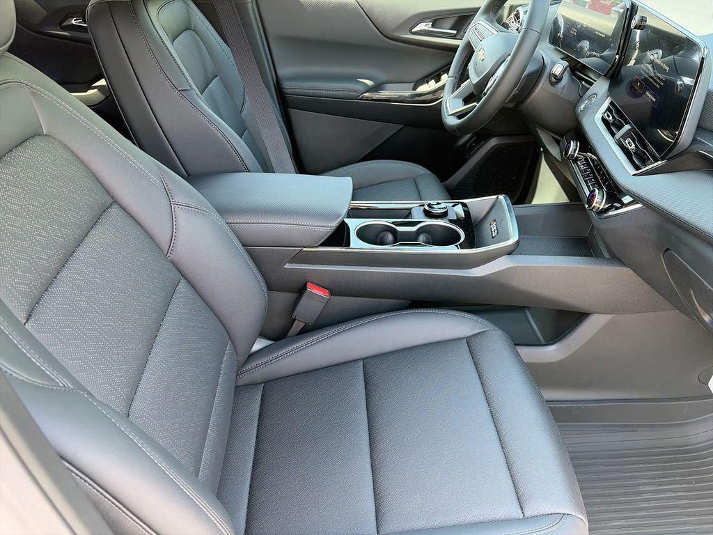 new 2026 Chevrolet Equinox car, priced at $31,495