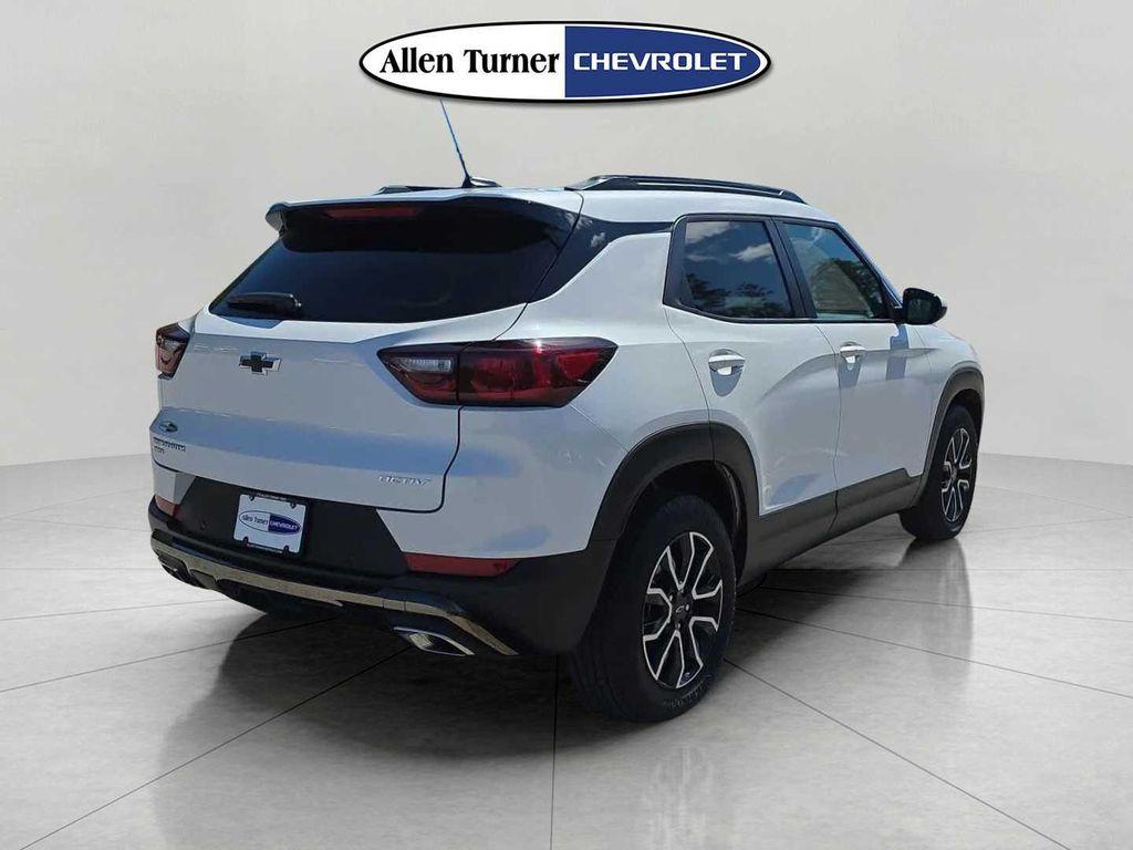 used 2025 Chevrolet TrailBlazer car, priced at $28,042