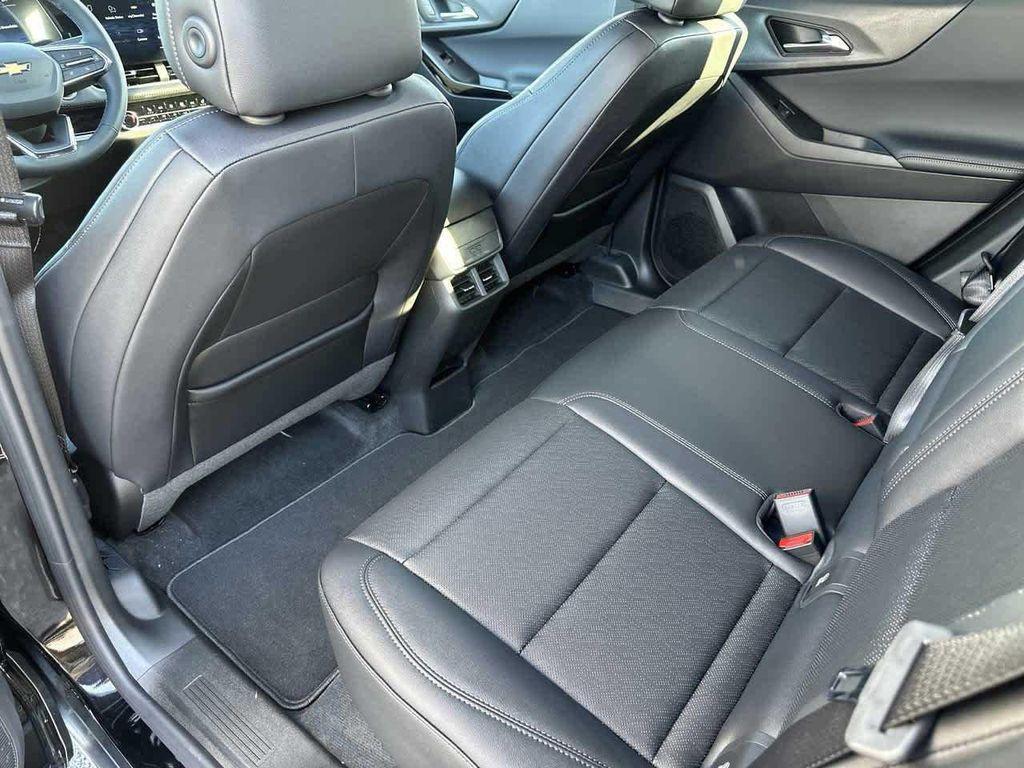 new 2026 Chevrolet Equinox car, priced at $30,376