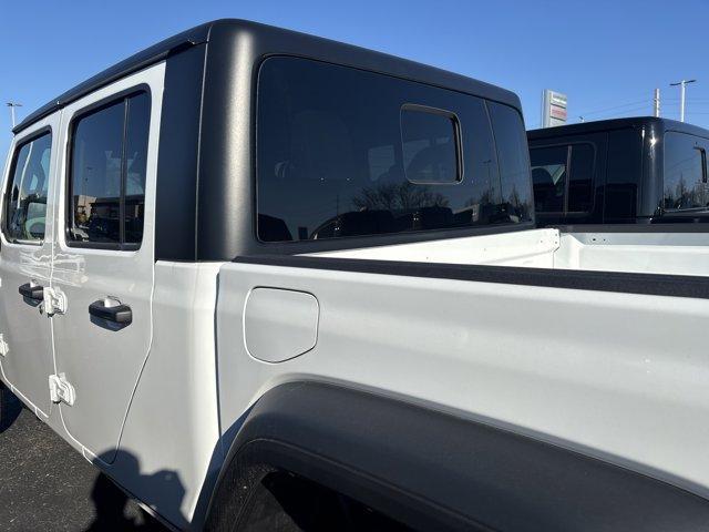 new 2026 Jeep Gladiator car, priced at $44,266