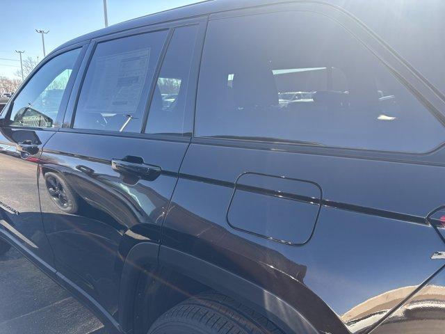 new 2025 Jeep Grand Cherokee car, priced at $48,200