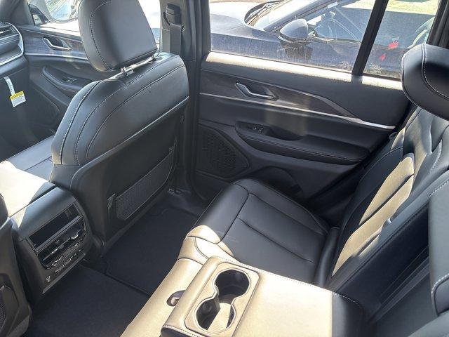 new 2025 Jeep Grand Cherokee car, priced at $48,200