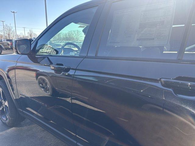 new 2025 Jeep Grand Cherokee car, priced at $48,200