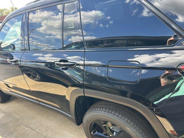 new 2025 Jeep Grand Cherokee car, priced at $46,592