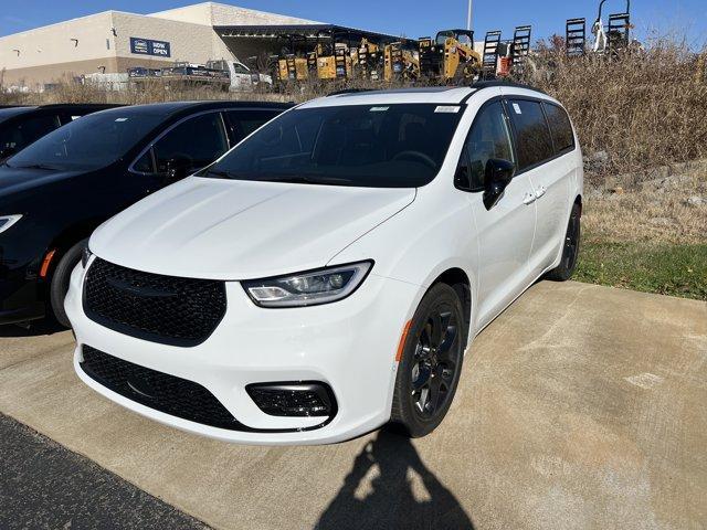 new 2026 Chrysler Pacifica car, priced at $54,586
