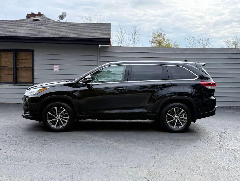 used 2019 Toyota Highlander car, priced at $17,999