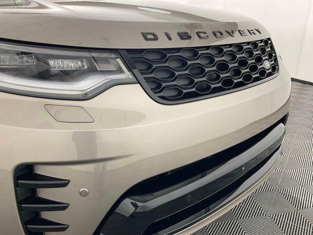 new 2025 Land Rover Discovery car, priced at $79,613