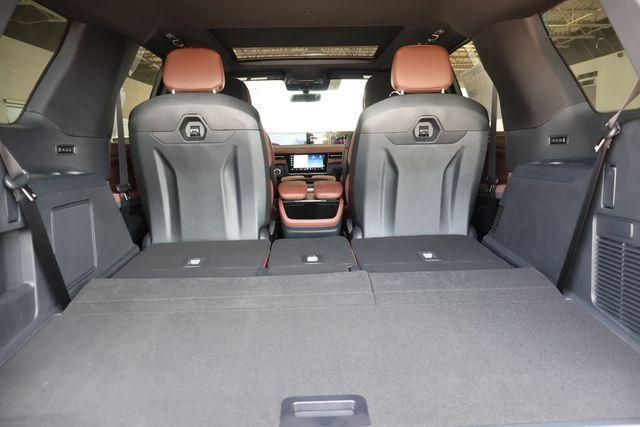 new 2026 Lincoln Navigator car, priced at $109,385