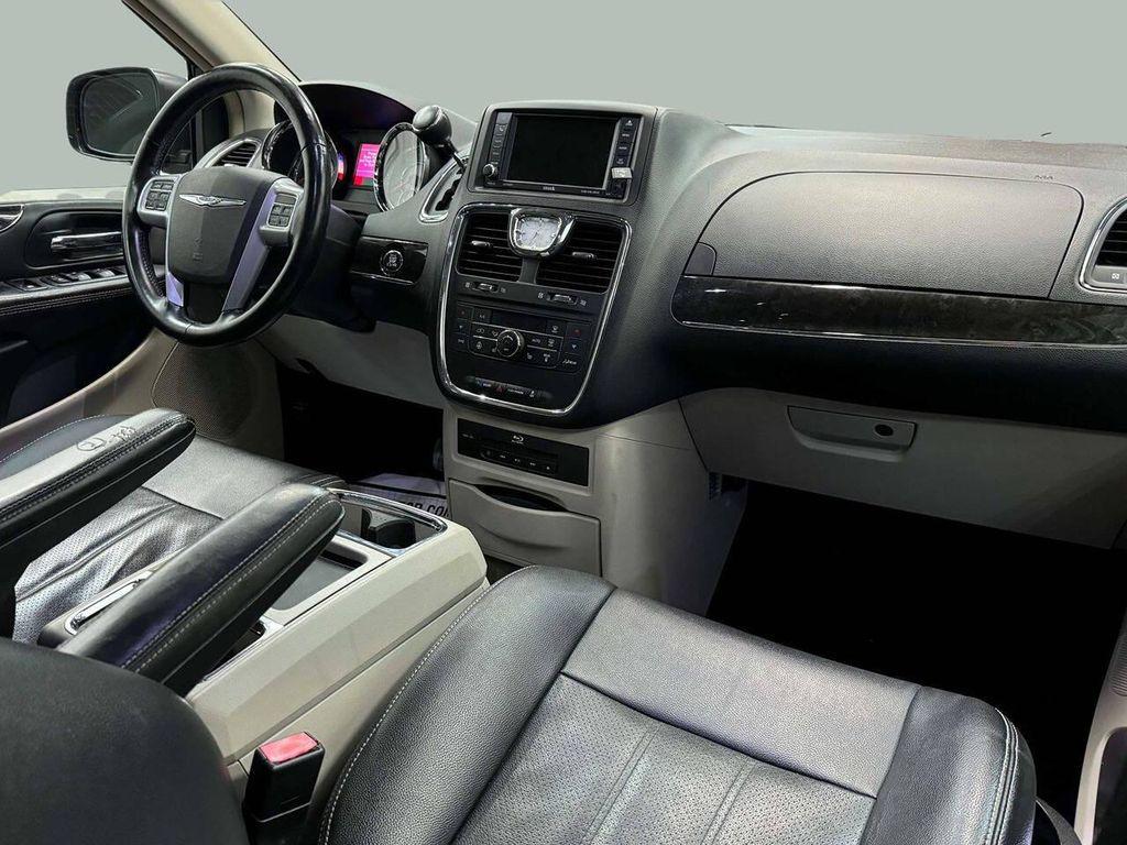 2014 Blue Chrysler Town & Country