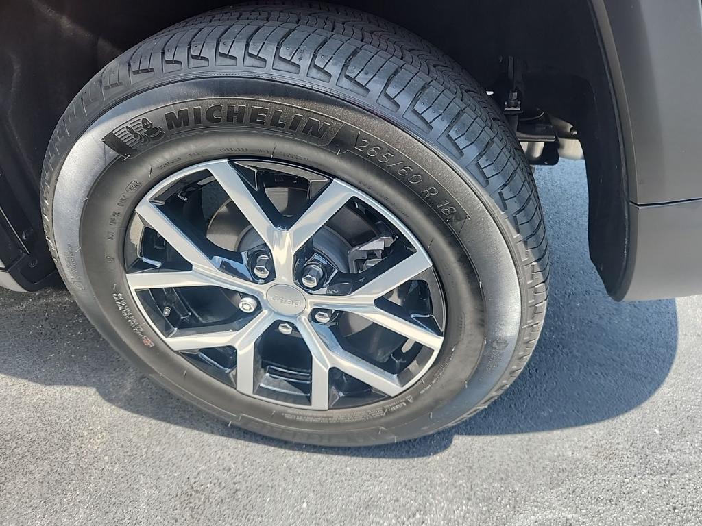 used 2025 Jeep Grand Cherokee car, priced at $38,911