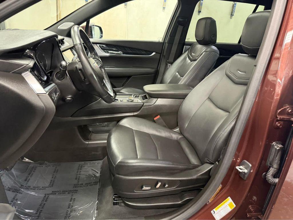 used 2022 Cadillac XT6 car, priced at $35,988