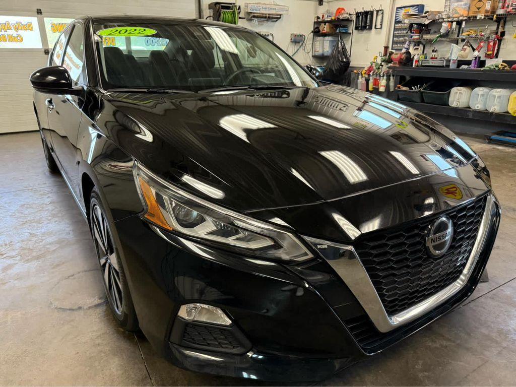 2022 Super Black Nissan Altima