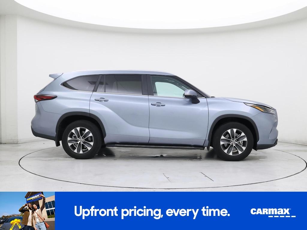 used 2024 Toyota Highlander car, priced at $41,998