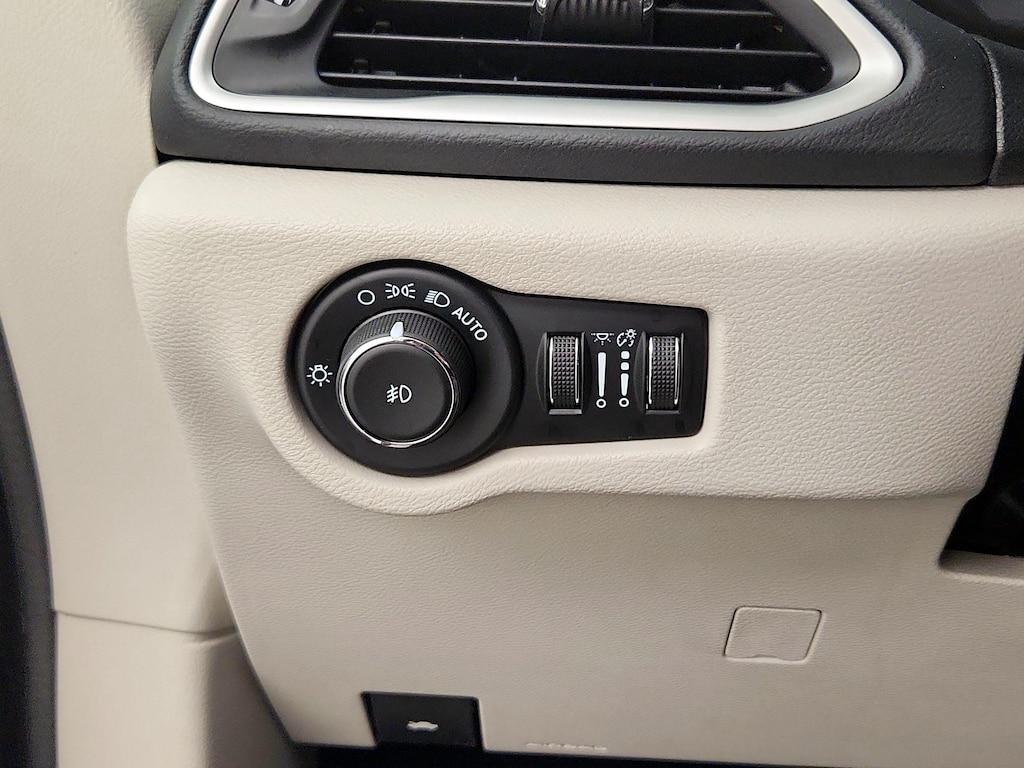 used 2023 Chrysler Pacifica car, priced at $25,998