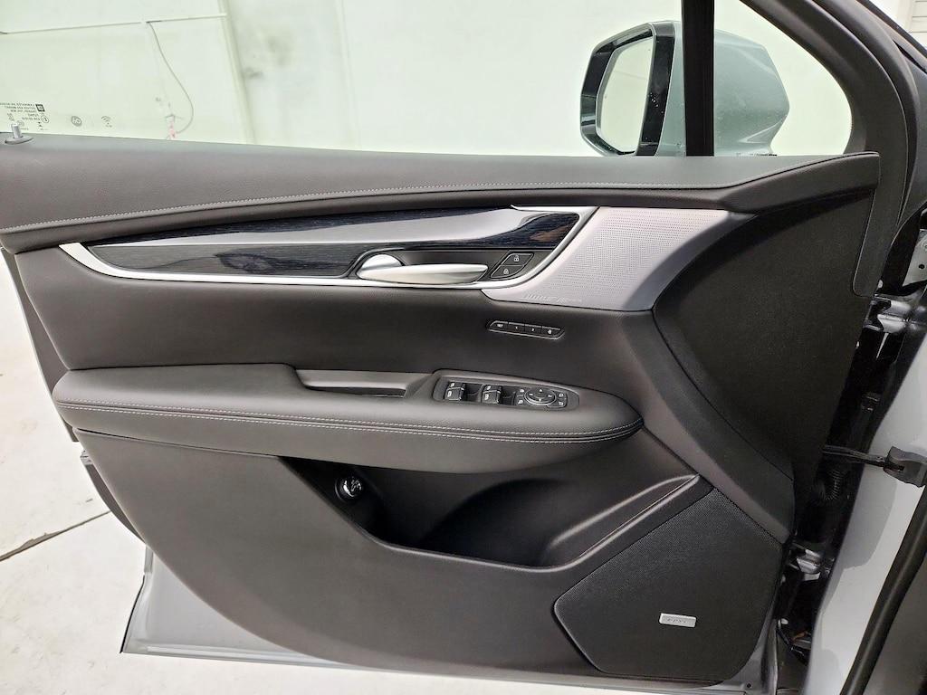 used 2025 Cadillac XT5 car, priced at $38,998