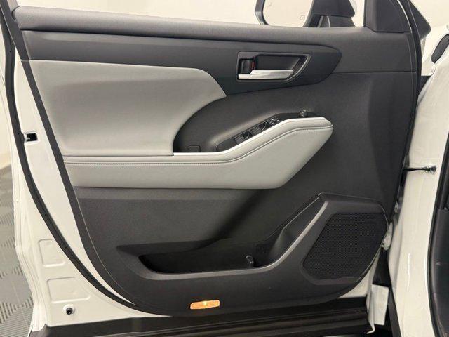 new 2026 Toyota Highlander Hybrid car, priced at $51,078