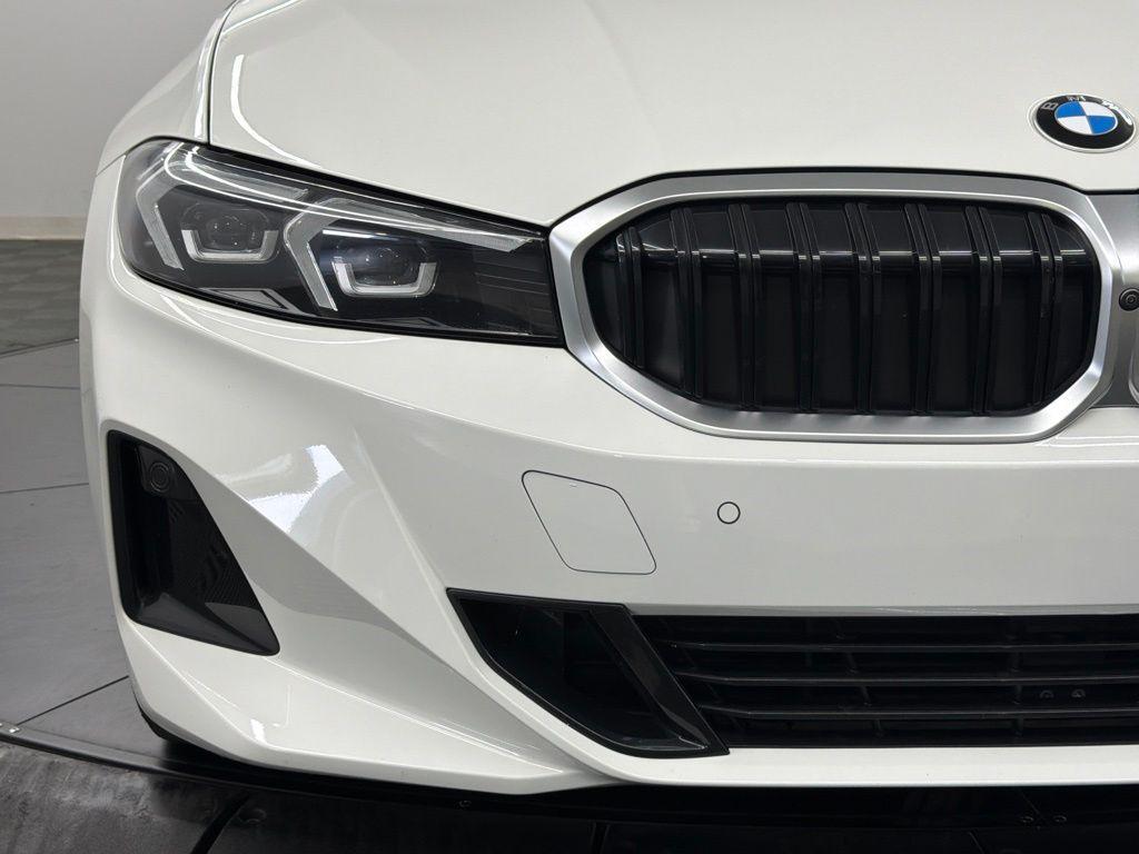 BMW 3 Series view 9