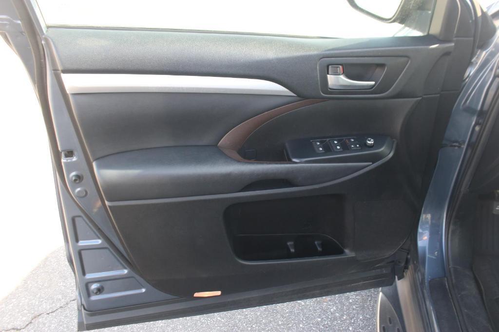 used 2019 Toyota Highlander car, priced at $20,500