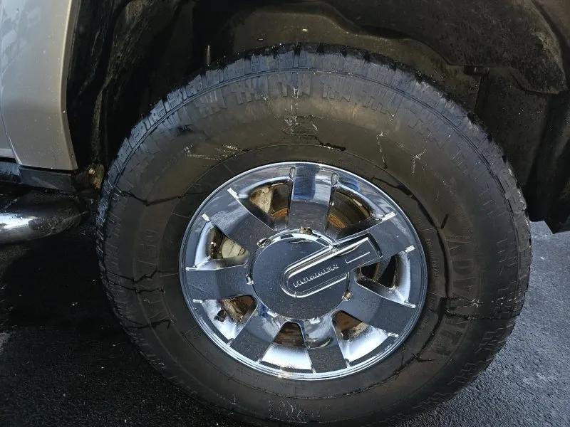 used 2006 Hummer H3 car, priced at $10,995