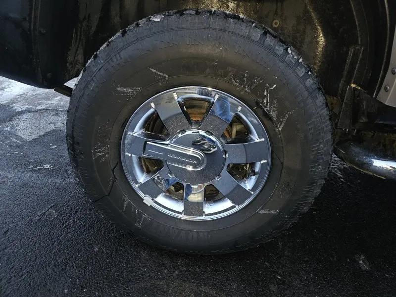 used 2006 Hummer H3 car, priced at $10,995