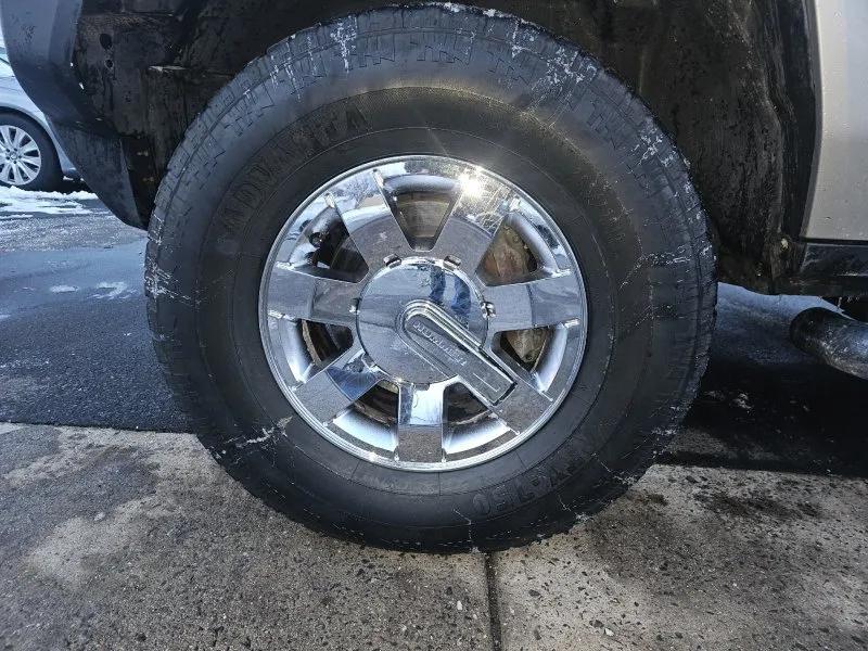 used 2006 Hummer H3 car, priced at $10,995