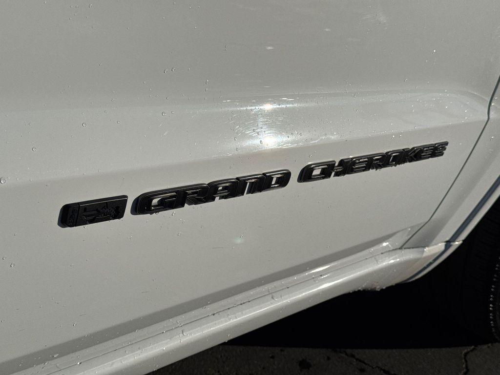 used 2021 Jeep Grand Cherokee car, priced at $22,840