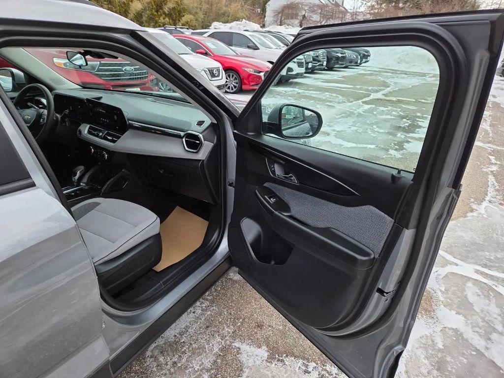 used 2025 Chevrolet TrailBlazer car, priced at $16,495