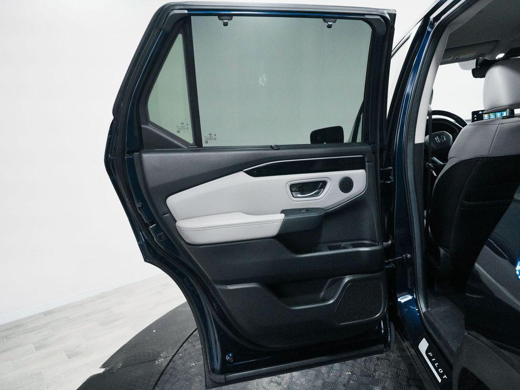 used 2025 Honda Pilot car, priced at $34,990