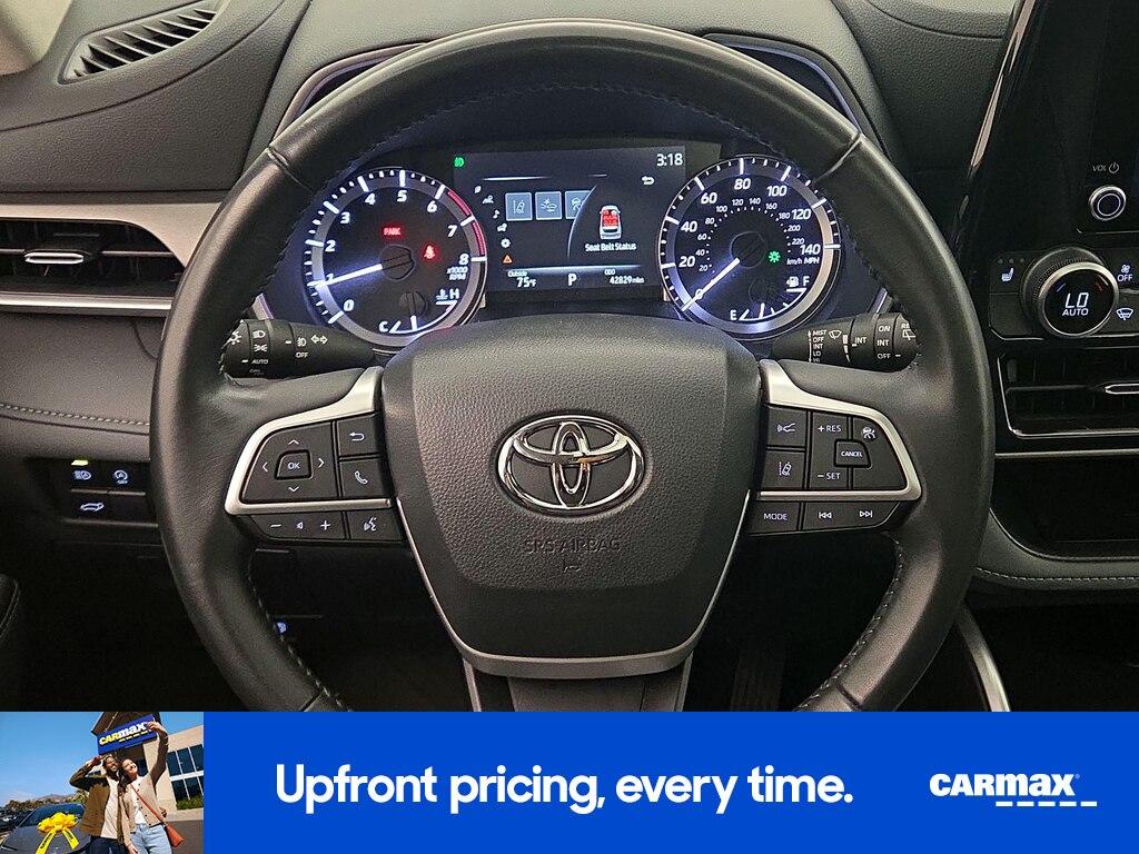 used 2023 Toyota Highlander car, priced at $36,998