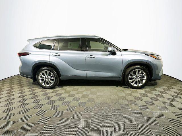 used 2024 Toyota Highlander car, priced at $43,563