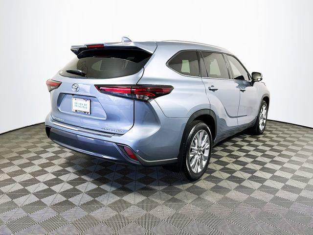 used 2024 Toyota Highlander car, priced at $43,563
