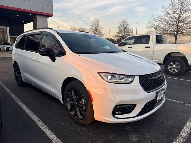 used 2024 Chrysler Pacifica car, priced at $34,991