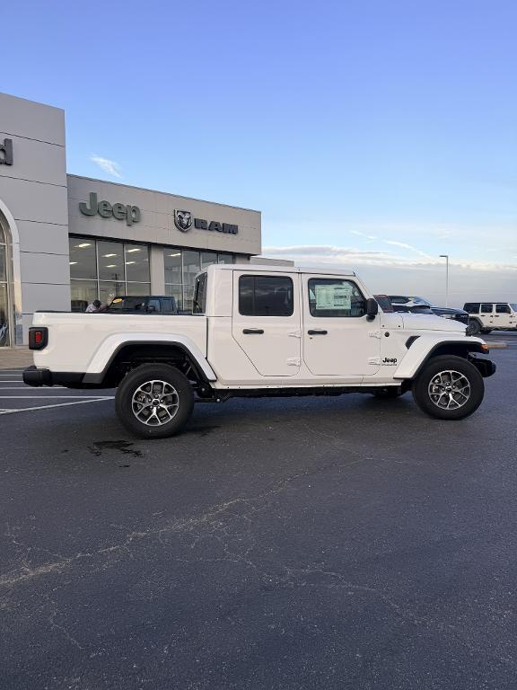 new 2026 Jeep Gladiator car, priced at $49,374