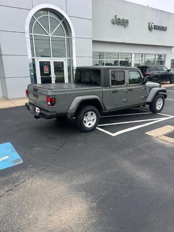 used 2022 Jeep Gladiator car, priced at $33,156