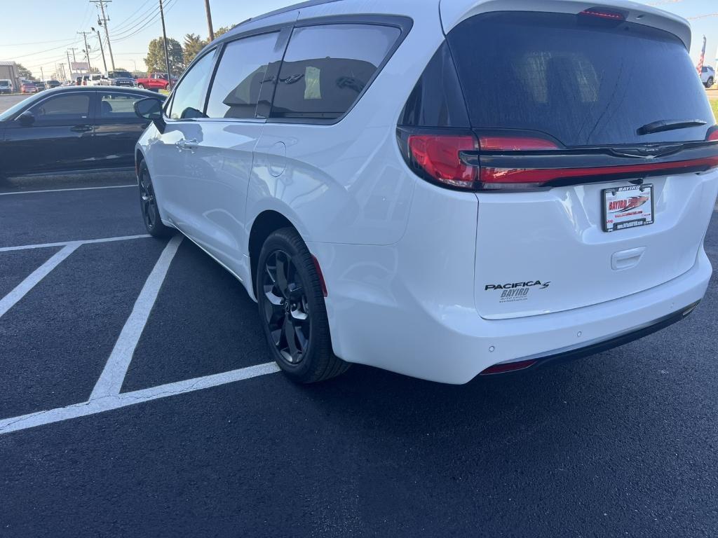 new 2026 Chrysler Pacifica car, priced at $45,852
