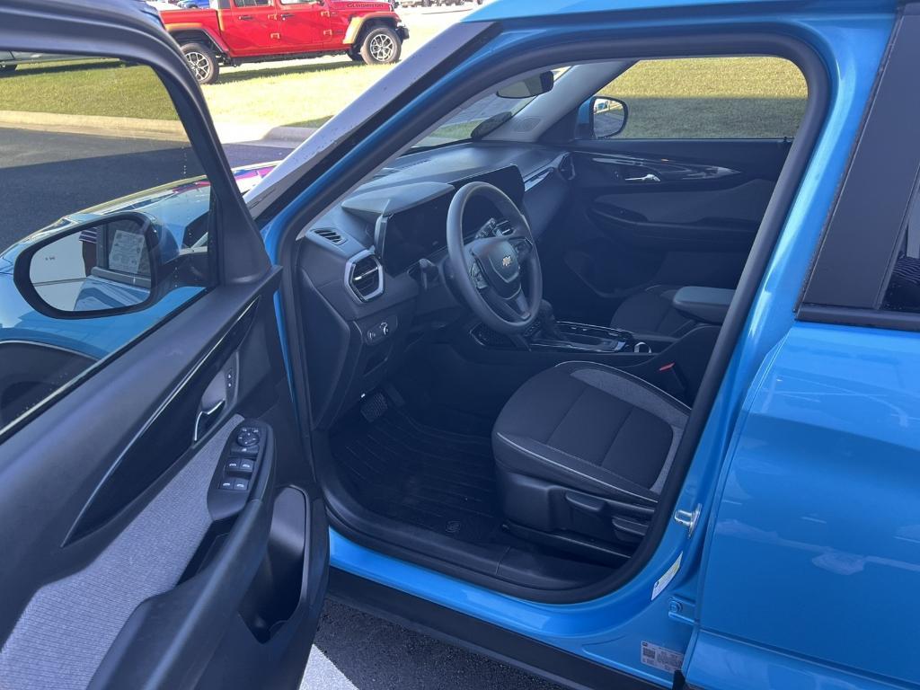 used 2025 Chevrolet TrailBlazer car, priced at $23,999