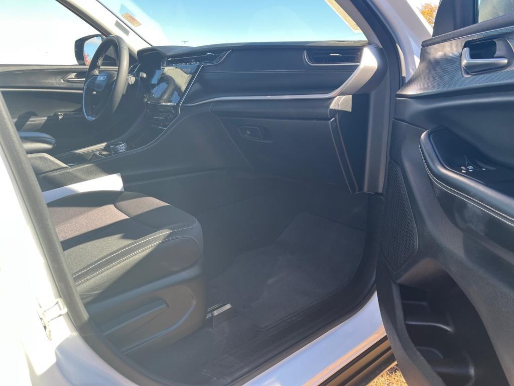 used 2024 Jeep Grand Cherokee car, priced at $30,018